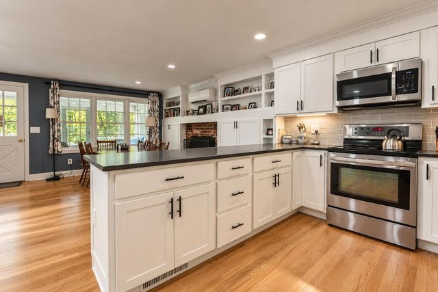 11 Beach Drive, Kingston, NH 03848