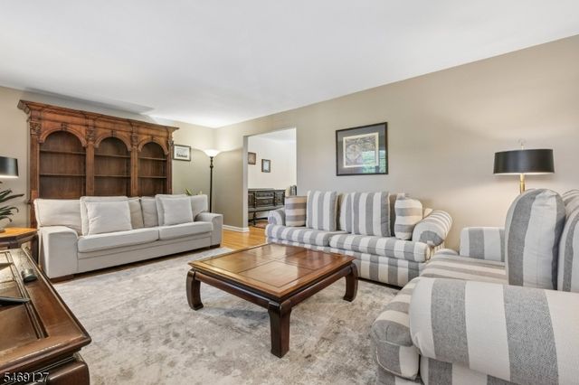 60 Troy Dr, Springfield Twp., NJ 07081