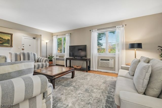60 Troy Dr, Springfield Twp., NJ 07081