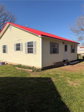 305 Shaver Street, Berryville, AR 72616