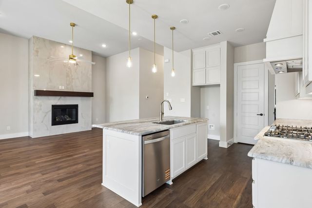 1009 Goldenrod Drive, Justin, TX 76247