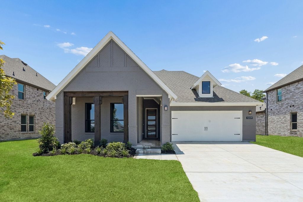 1009 Goldenrod Drive, Justin, TX 76247