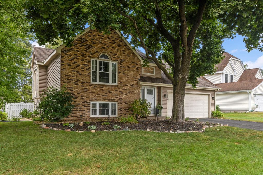11282 50th Place N, Plymouth, MN 55442