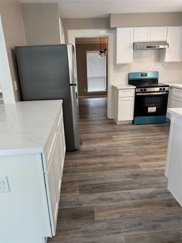 919 Longview Drive, Sugar Land, TX 77478