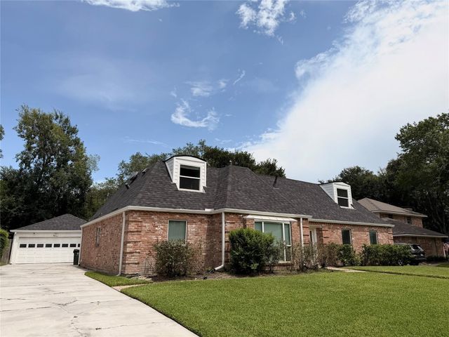 919 Longview Drive, Sugar Land, TX 77478