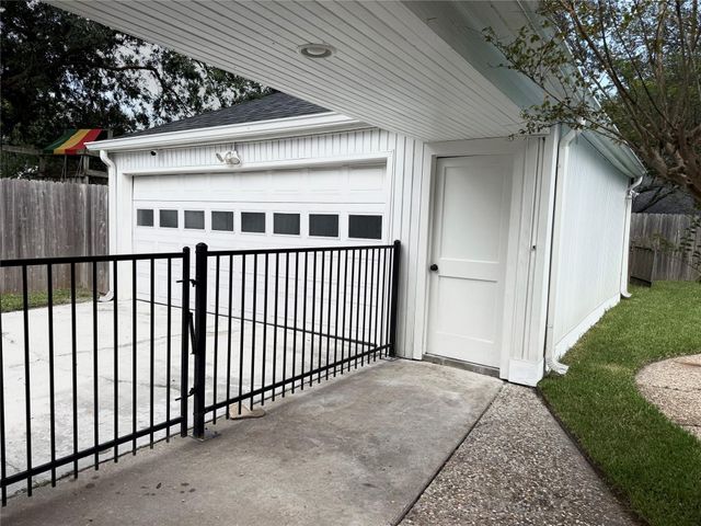919 Longview Drive, Sugar Land, TX 77478