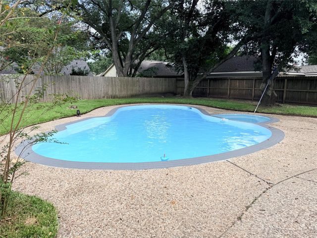 919 Longview Drive, Sugar Land, TX 77478