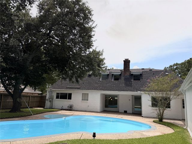 919 Longview Drive, Sugar Land, TX 77478