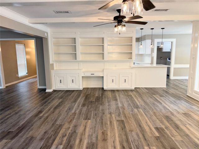 919 Longview Drive, Sugar Land, TX 77478