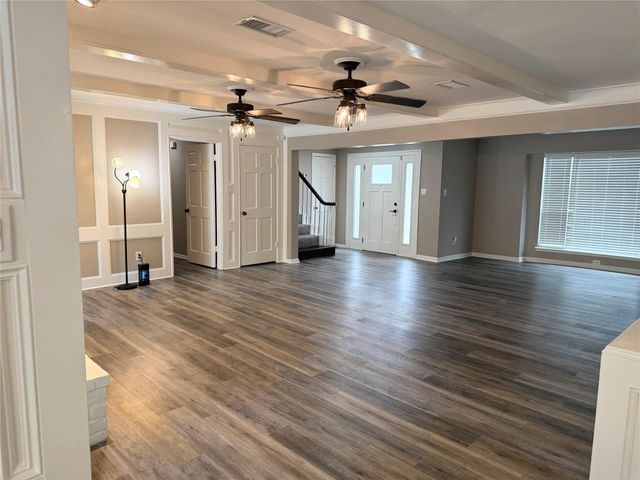 919 Longview Drive, Sugar Land, TX 77478