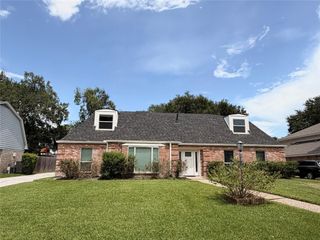 919 Longview Drive, Sugar Land, TX 77478