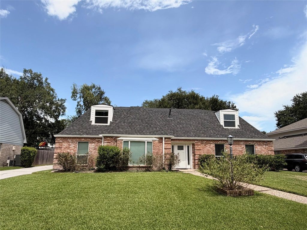 919 Longview Drive, Sugar Land, TX 77478