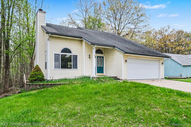 959 E Maple Street, Holly Township, MI 48442