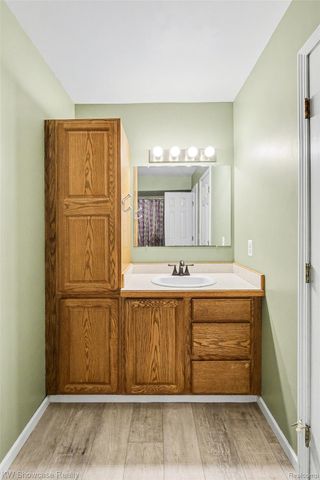 959 E Maple Street, Holly Township, MI 48442