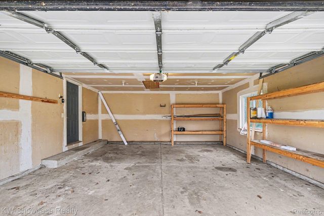 959 E Maple Street, Holly Township, MI 48442