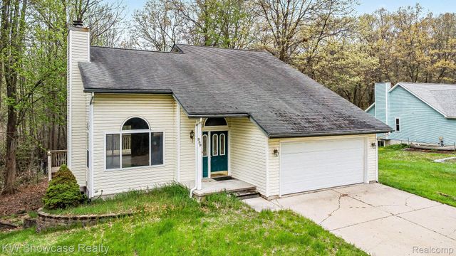 959 E Maple Street, Holly Township, MI 48442