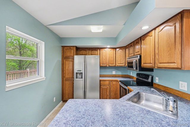 959 E Maple Street, Holly Township, MI 48442