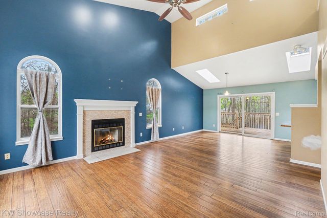 959 E Maple Street, Holly Township, MI 48442