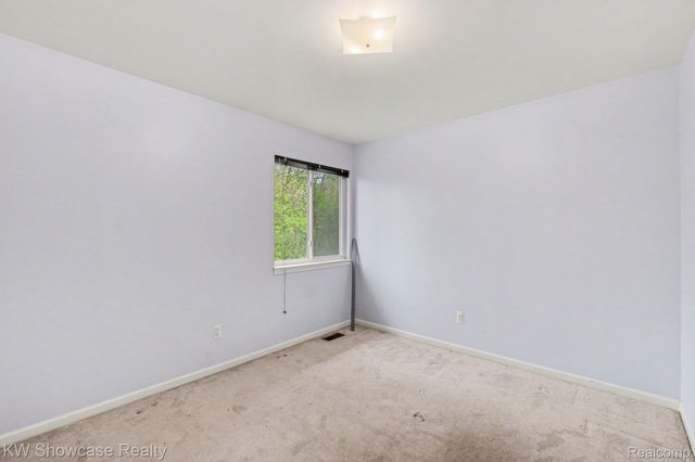 959 E Maple Street, Holly Township, MI 48442