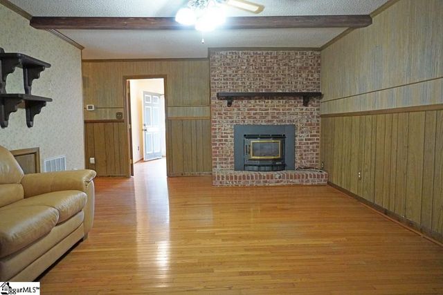 6 Woodlawn Drive, Ware Shoals, SC 29692