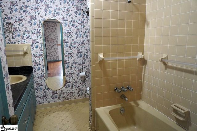 6 Woodlawn Drive, Ware Shoals, SC 29692