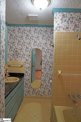 6 Woodlawn Drive, Ware Shoals, SC 29692