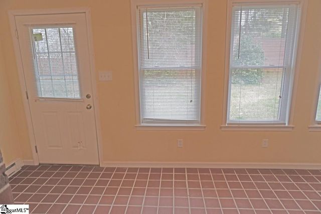 6 Woodlawn Drive, Ware Shoals, SC 29692