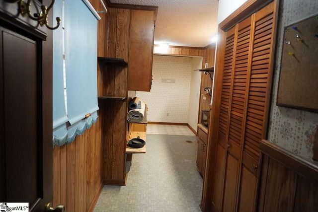 6 Woodlawn Drive, Ware Shoals, SC 29692