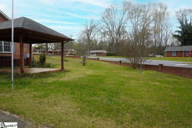 6 Woodlawn Drive, Ware Shoals, SC 29692