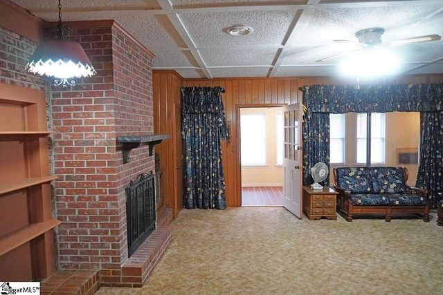 6 Woodlawn Drive, Ware Shoals, SC 29692