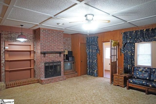 6 Woodlawn Drive, Ware Shoals, SC 29692