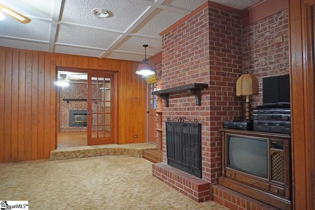 6 Woodlawn Drive, Ware Shoals, SC 29692