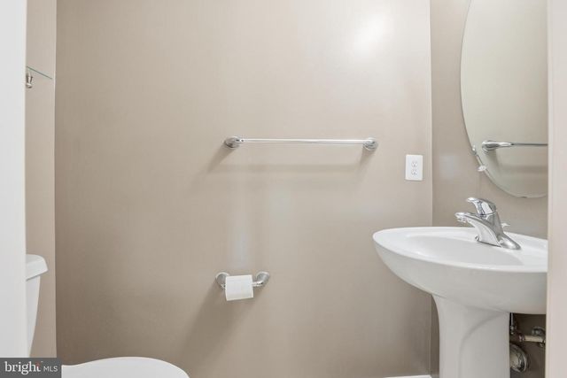 6177 DERRING ST, Centreville, VA 20120