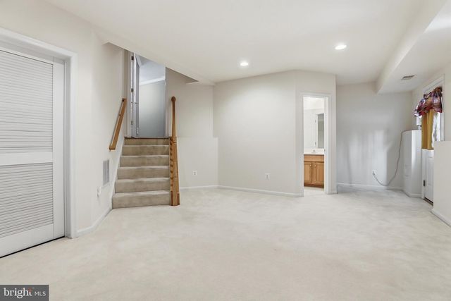 6177 DERRING ST, Centreville, VA 20120