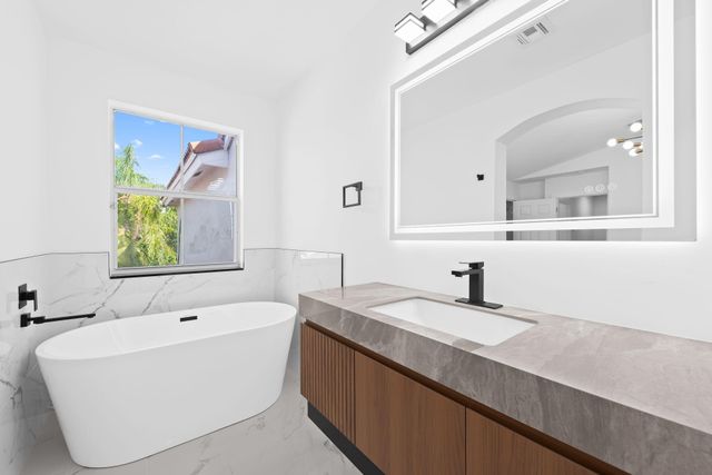 1551 Seagrape Way, Hollywood, FL 33019