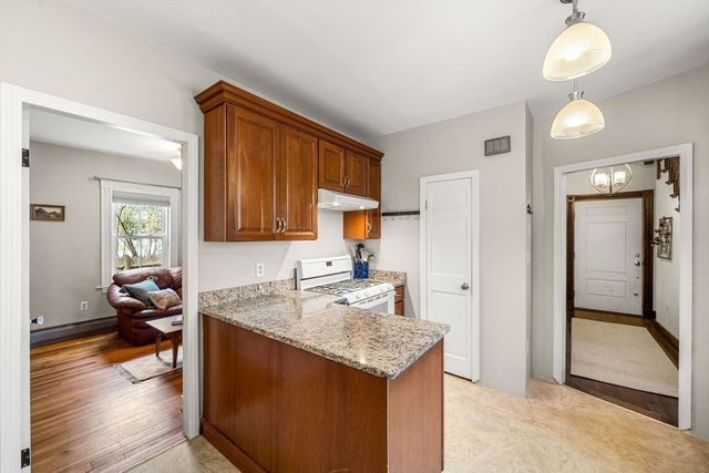 178 Main, Groveland, MA 01834