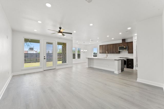 809 S Adelaide Street, Terrell, TX 75160