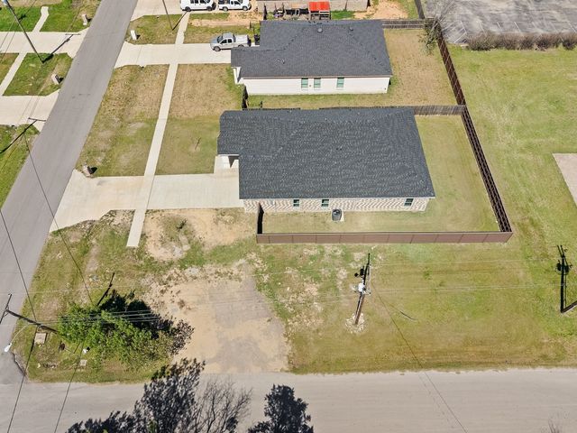 809 S Adelaide Street, Terrell, TX 75160