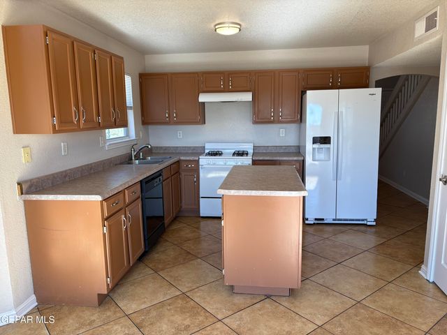 12050 Hosea Street, El Paso, TX 79936