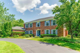 555 W Everett Road, Lake Forest, IL 60045