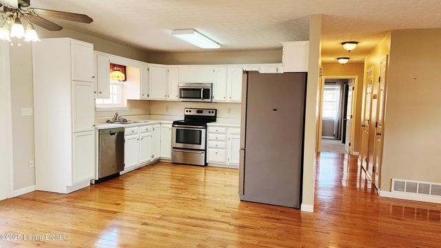 178 Dawson Ln, Radcliff, KY 40160