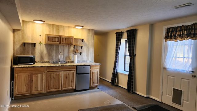 178 Dawson Ln, Radcliff, KY 40160