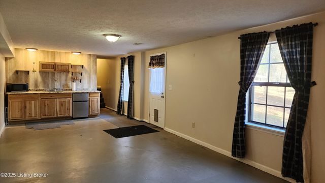 178 Dawson Ln, Radcliff, KY 40160