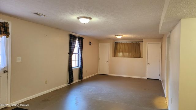 178 Dawson Ln, Radcliff, KY 40160