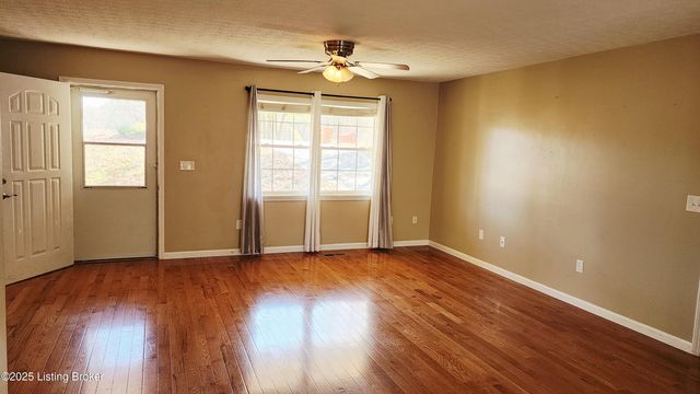 178 Dawson Ln, Radcliff, KY 40160