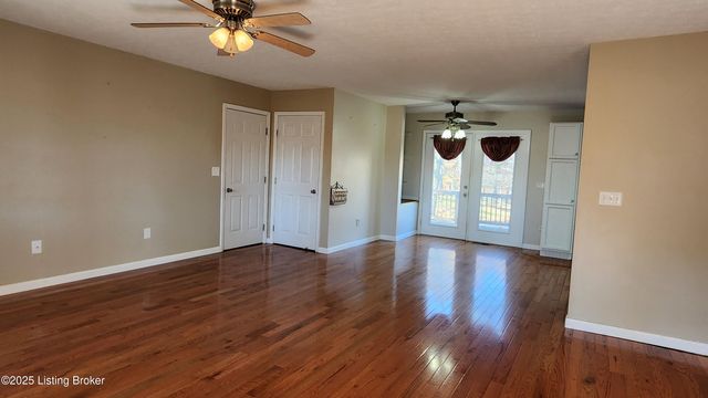 178 Dawson Ln, Radcliff, KY 40160