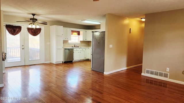 178 Dawson Ln, Radcliff, KY 40160