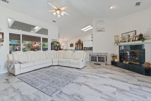 2920 Aspen Glow Lane, Redding, CA 96001