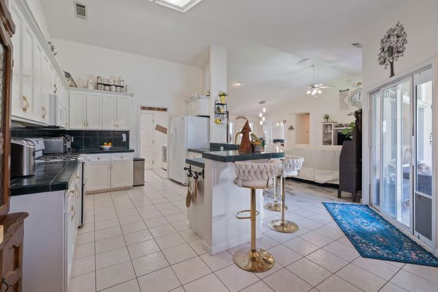 2920 Aspen Glow Lane, Redding, CA 96001