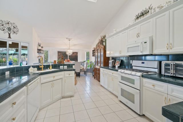 2920 Aspen Glow Lane, Redding, CA 96001